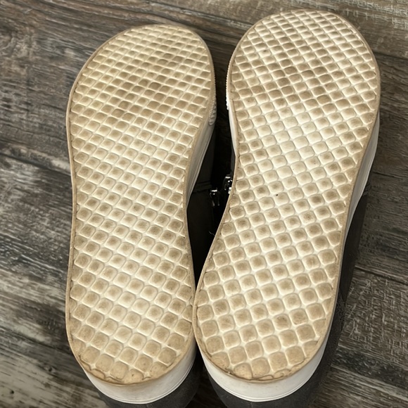 Steve Madden grey wedge sneaker size 8.5 - Picture 6 of 6